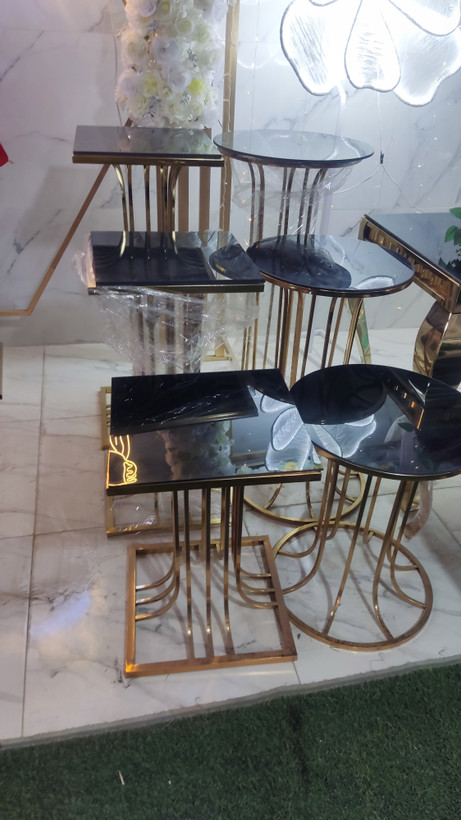 میز طرح ستونی مربع